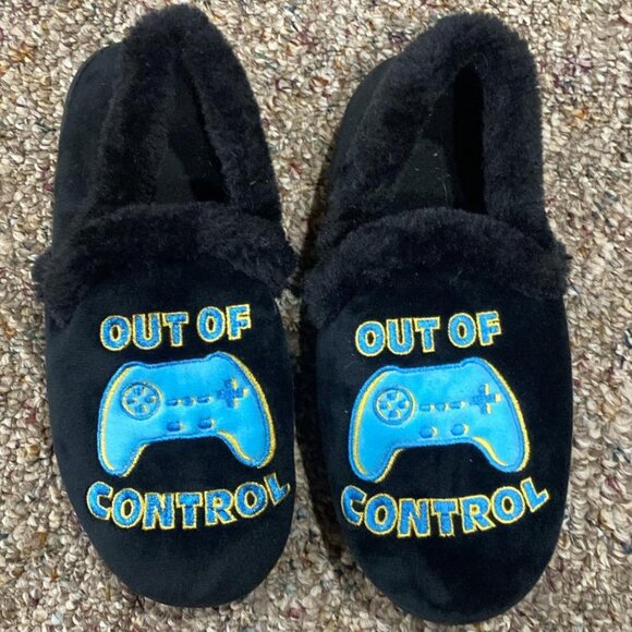 3/$10 Slippers Youth Size 6 Video Game Gamer Out of Control - Picture 1 of 2